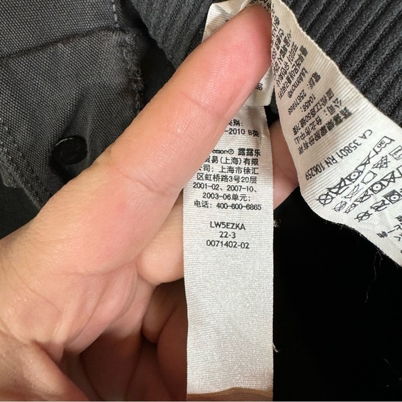 Lululemon Light Utilitech Cargo Pocket High-Rise Pant
Graphite Grey Size 27 - Picture 9 of 10